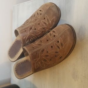 Bass Clogs SZ 8. 5 M